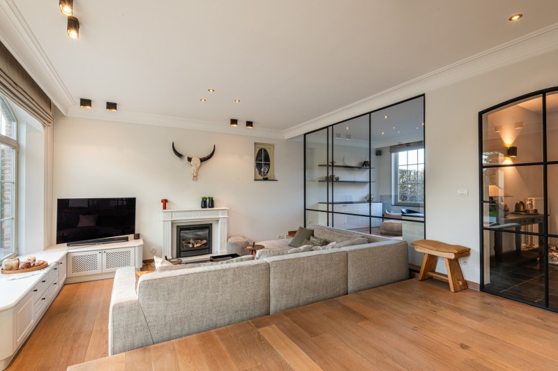 LUXUEUZE VILLA IN MODERN-LANDELIJKE STIJL NABIJ CENTRUM KORTRIJK