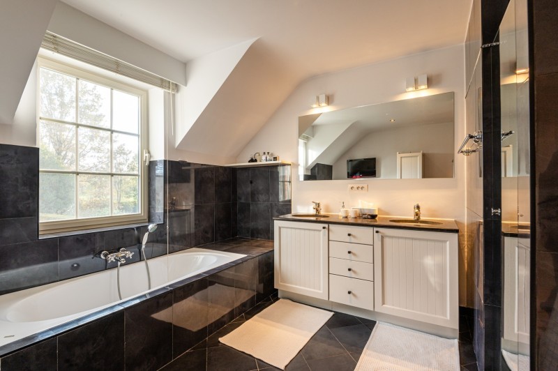 LUXUEUZE VILLA IN MODERN-LANDELIJKE STIJL NABIJ CENTRUM KORTRIJK