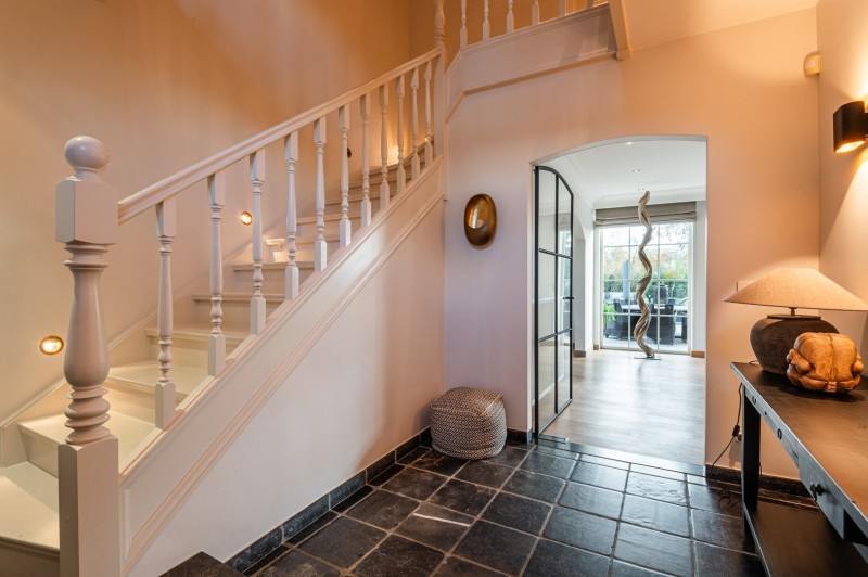 LUXUEUZE VILLA IN MODERN-LANDELIJKE STIJL NABIJ CENTRUM KORTRIJK