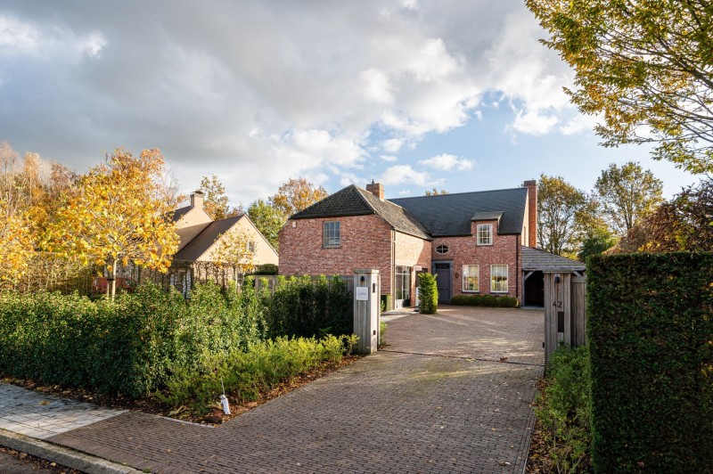 LUXUEUZE VILLA IN MODERN-LANDELIJKE STIJL NABIJ CENTRUM KORTRIJK